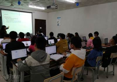 长沙IT高起点软件开发全日制就业班 以教学软件开发为导向的沉浸式人才培养