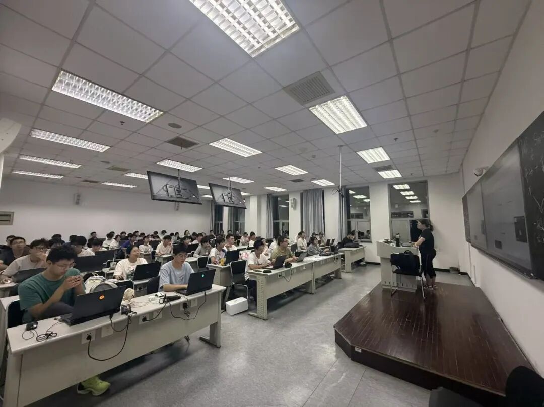 点燃兴趣，赋能未来 人工智能学院“职业能力+兴趣”微课火热开启，聚焦教学软件开发